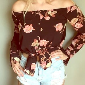 Blouse- off shoulder Hot!! 🔥